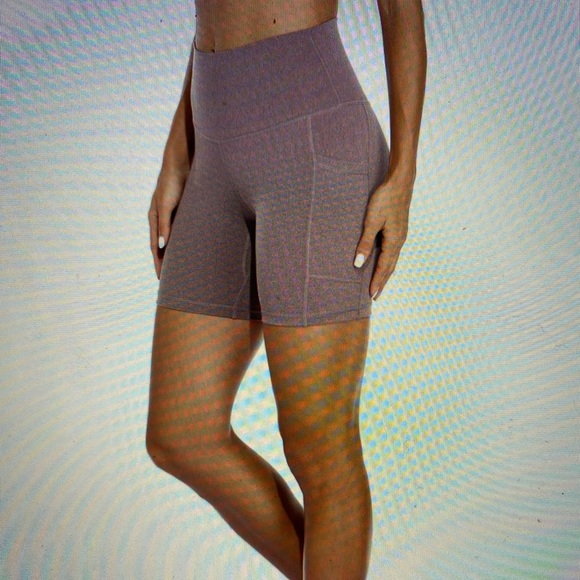 Colorfulkoala Essential Legging w/Pockets 6” Inseam - Picture 2 of 5